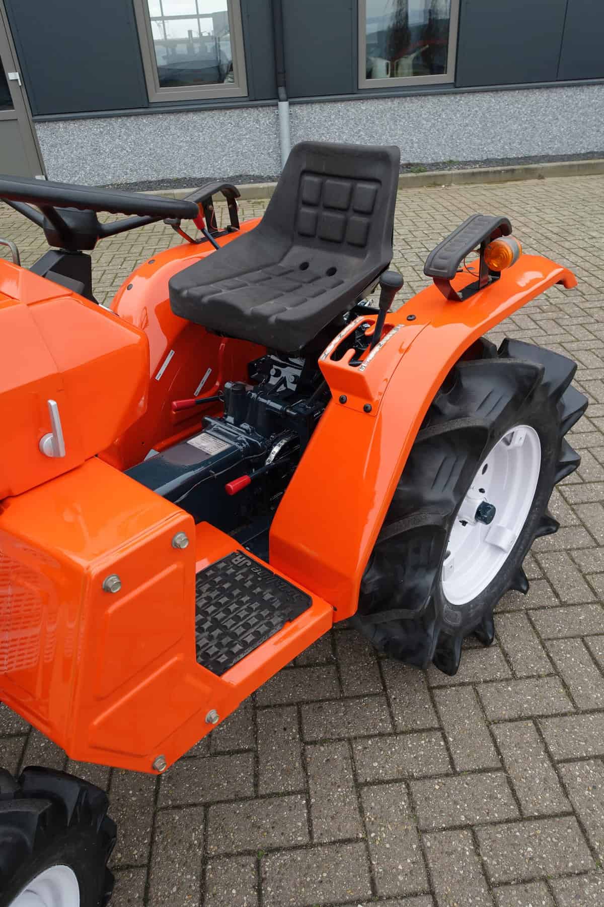 Kubota B1402 4wd - Afbeelding 7