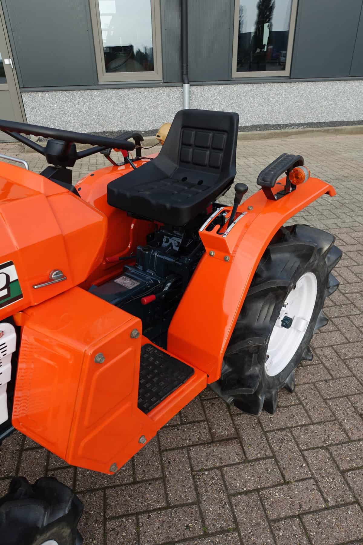 Kubota B1402 4wd - Afbeelding 8