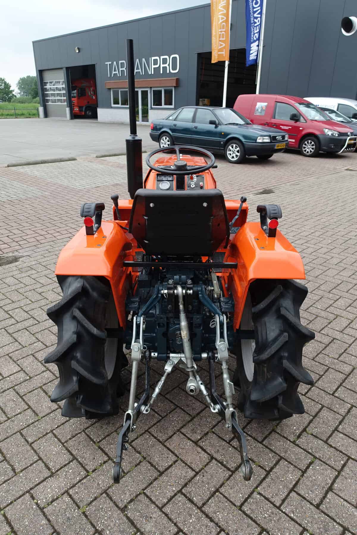 Kubota B1402 4wd - Afbeelding 14