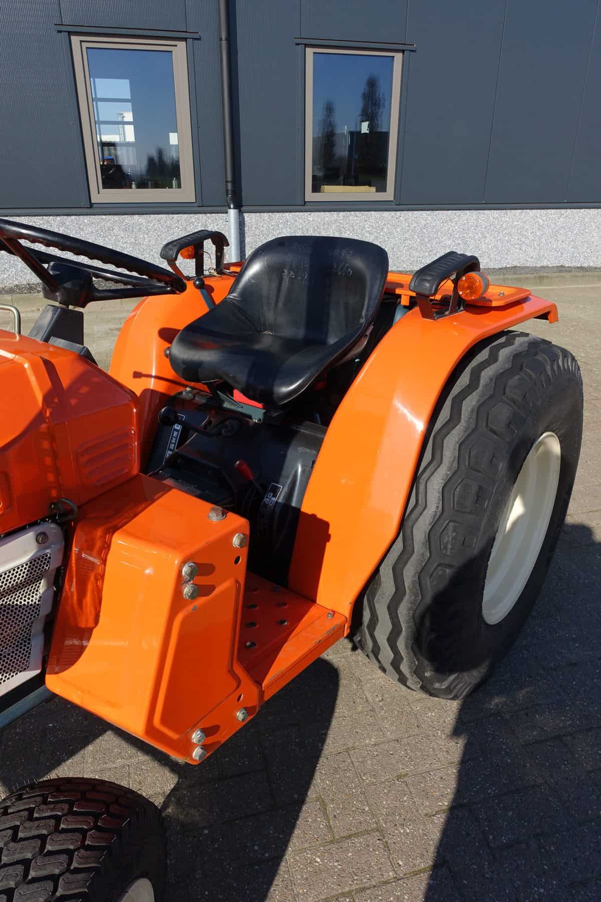 Kubota B1600 2wd - Afbeelding 8