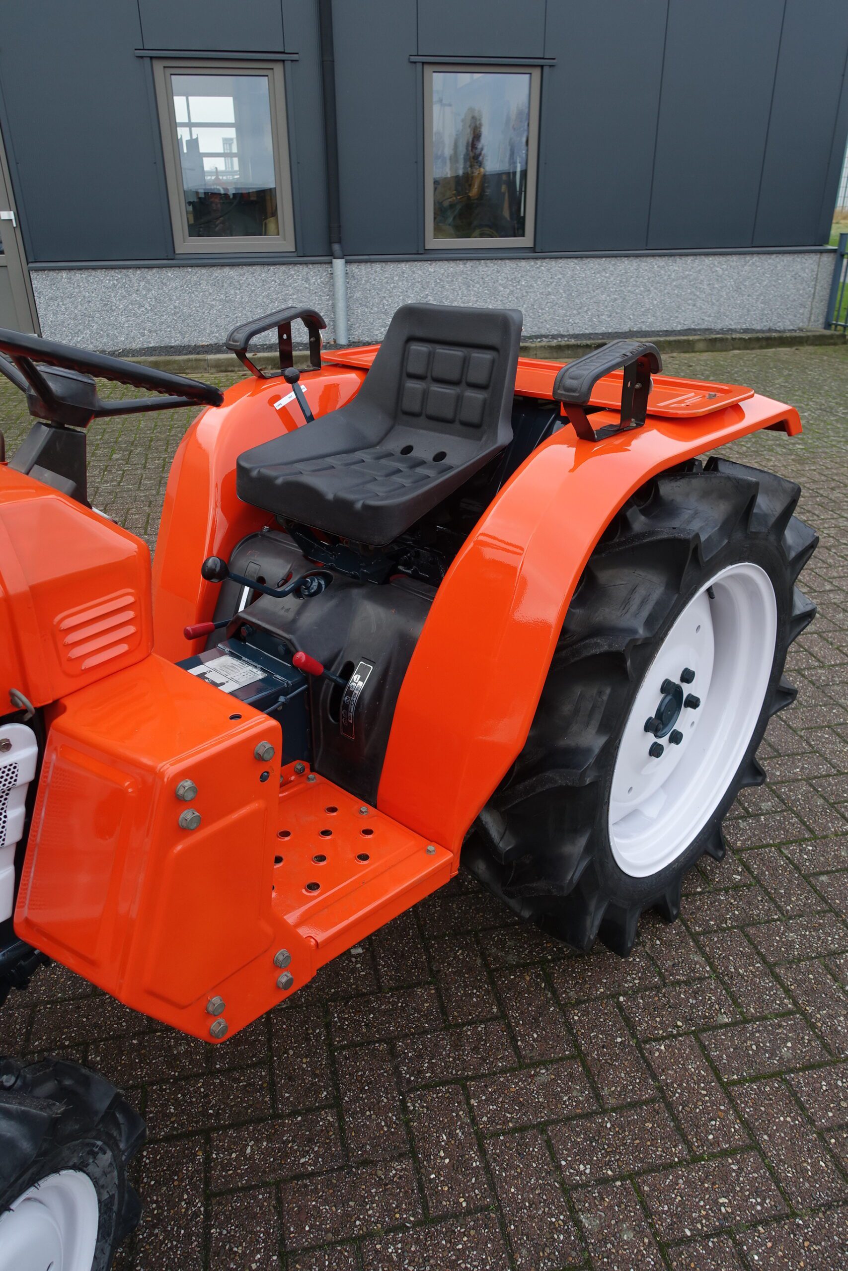Kubota B1600 4wd - Afbeelding 8