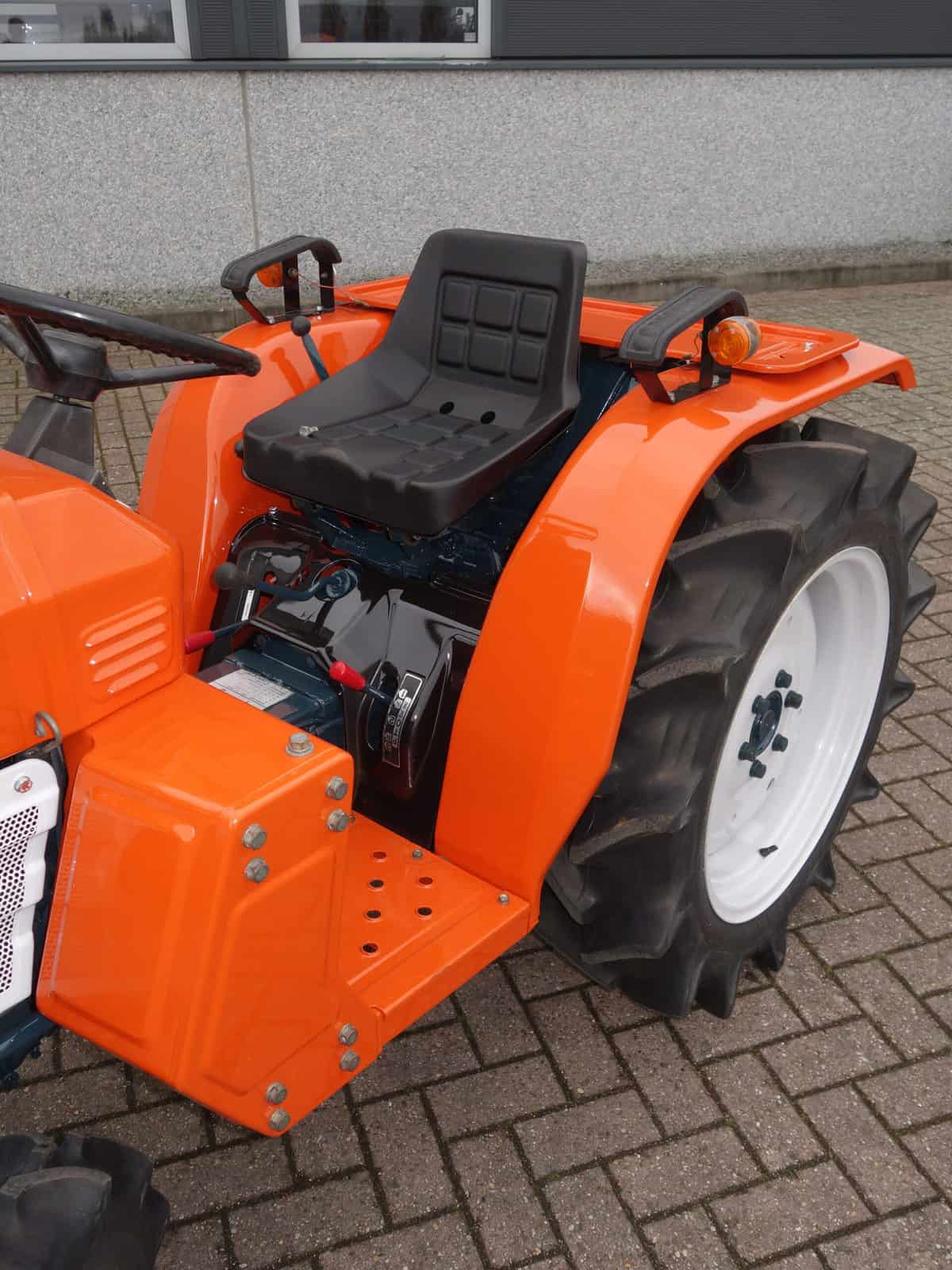 Kubota B1600 4wd - Afbeelding 8