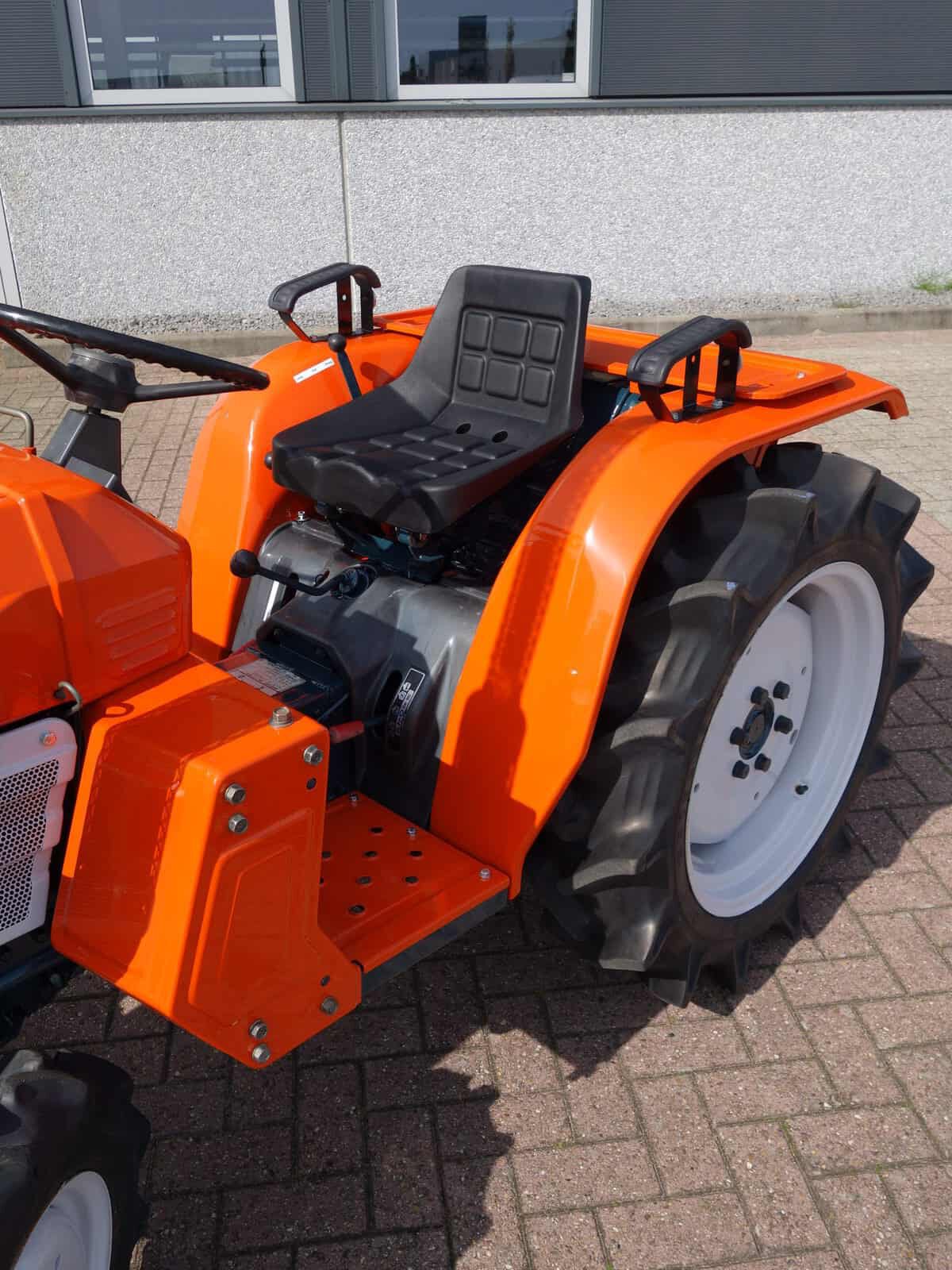 Kubota B1600 4wd - Afbeelding 8