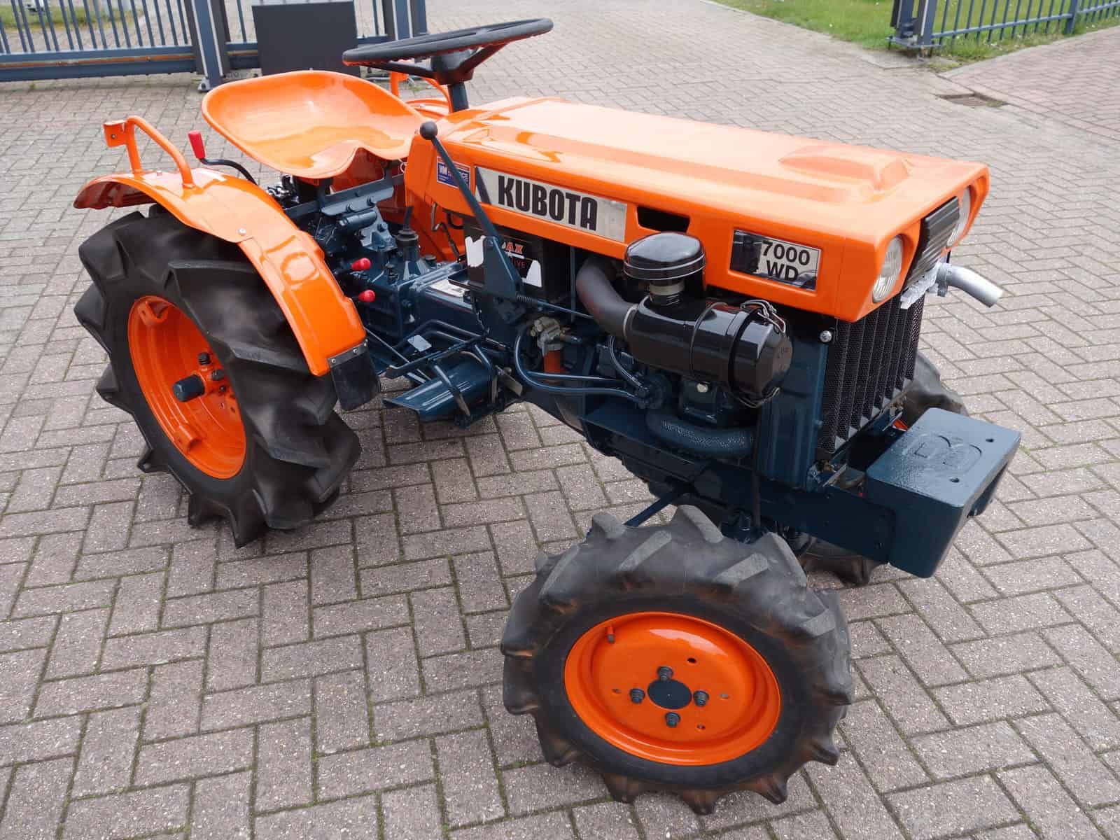 Kubota B7000 4wd - Afbeelding 2