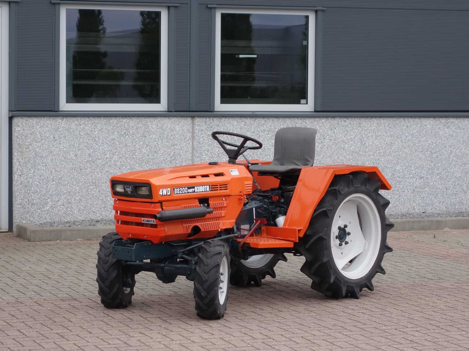 Kubota B8200 4wd HST