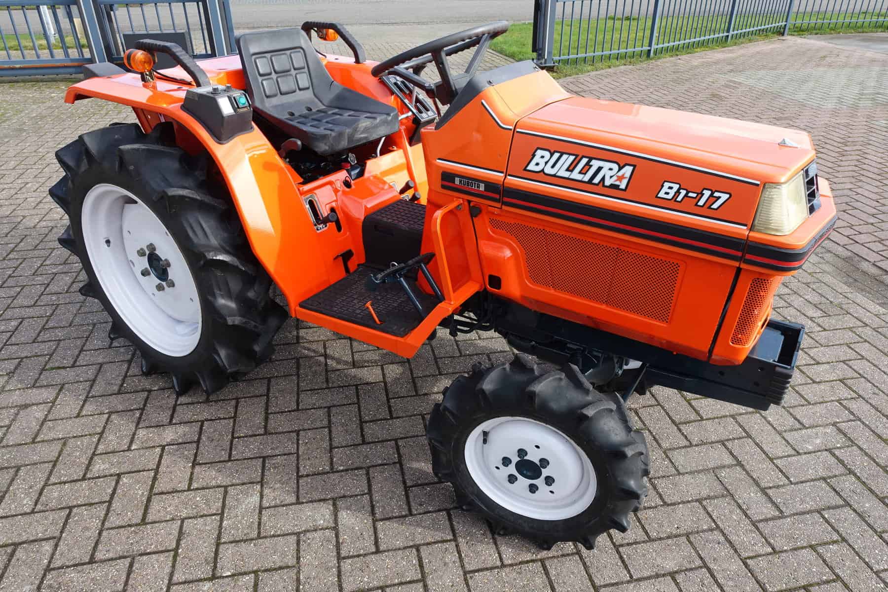 Kubota Bulltra B1-17 4wd - Afbeelding 2