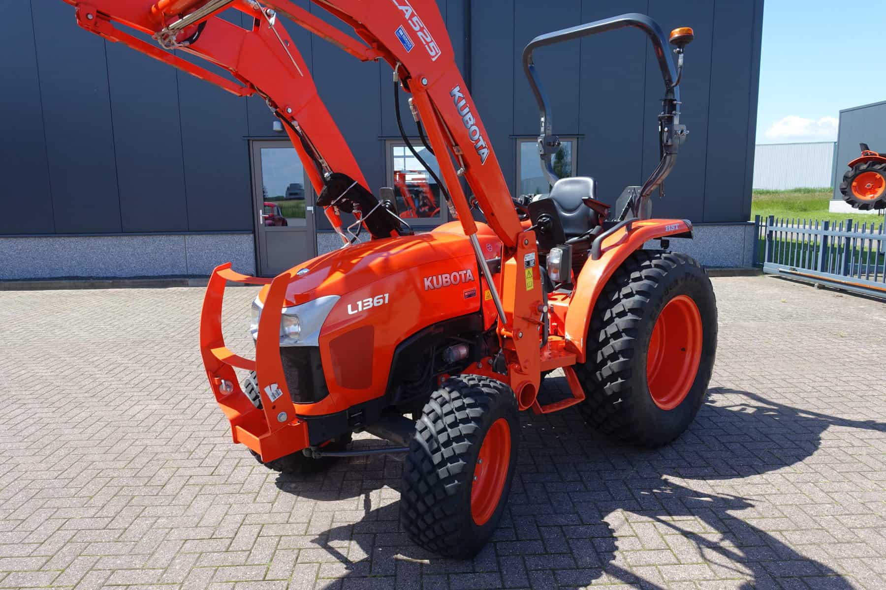 Kubota L1361 4wd HST - Afbeelding 4