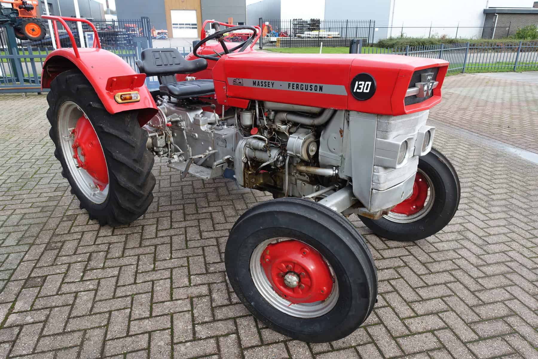 MF130 4wd - Afbeelding 2