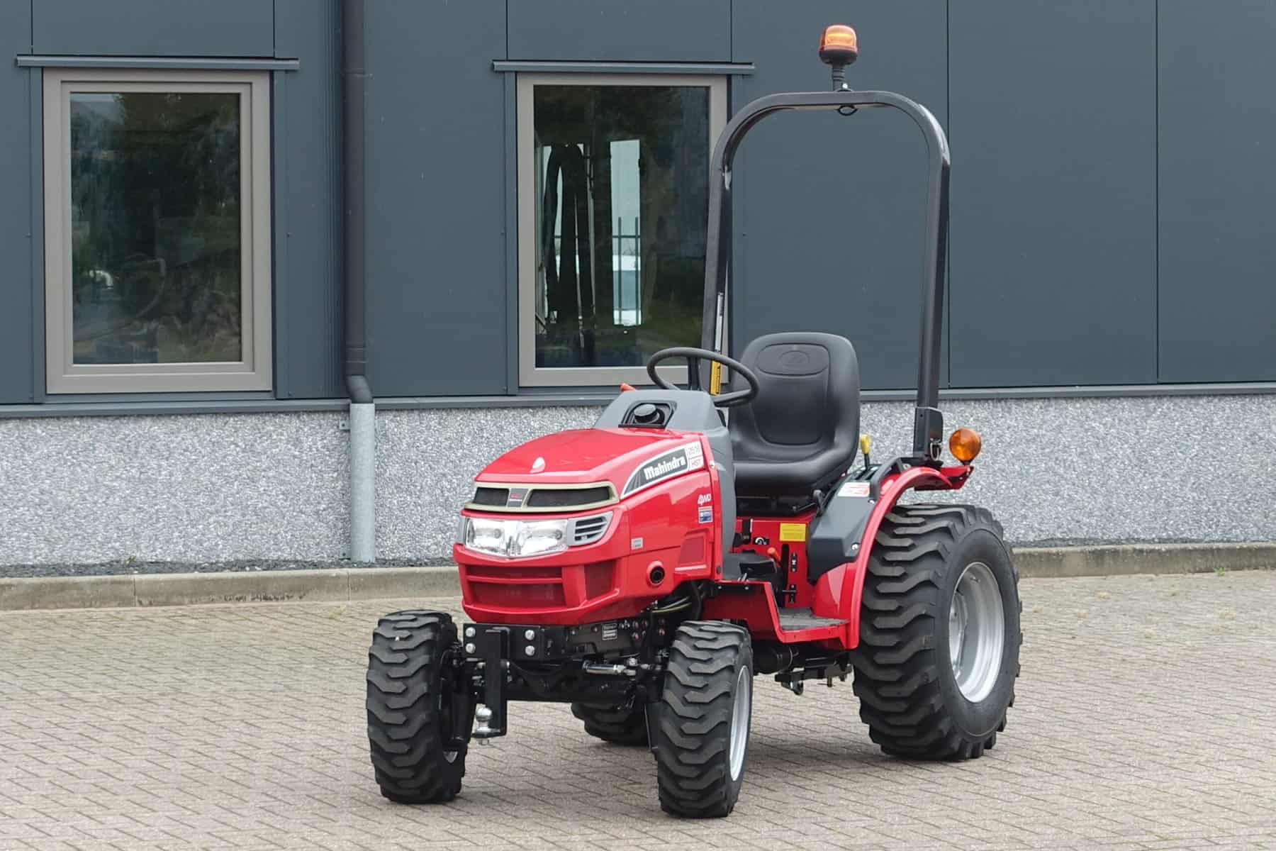 Mahindra 2516 4wd HST