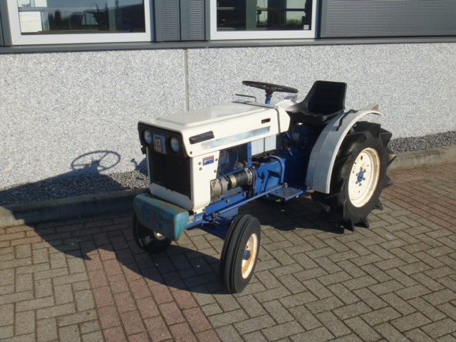 Mitsubishi D1300 2wd