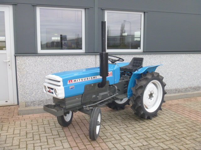 Mitsubishi D2050 2wd