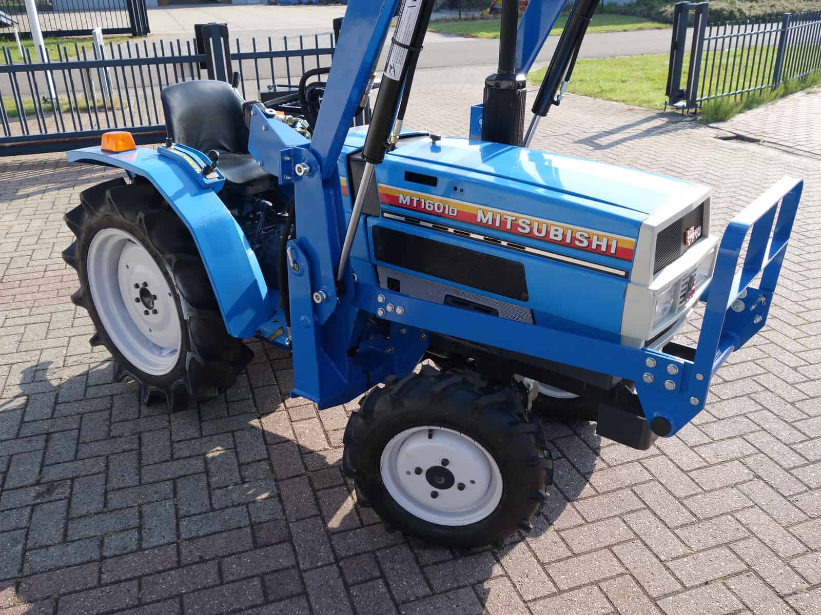 Mitsubishi MT1601 4wd - Afbeelding 2