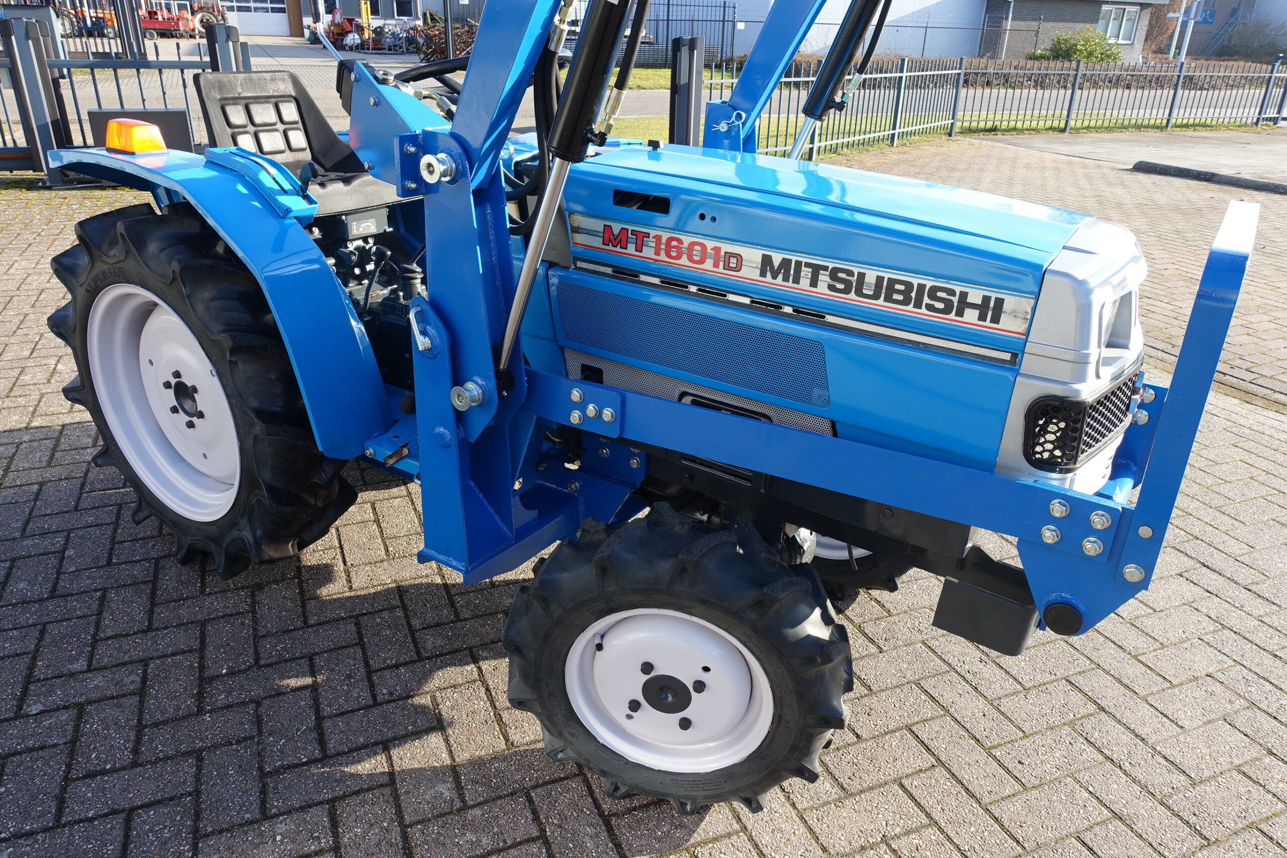 Mitsubishi MT1601 4wd - Afbeelding 2
