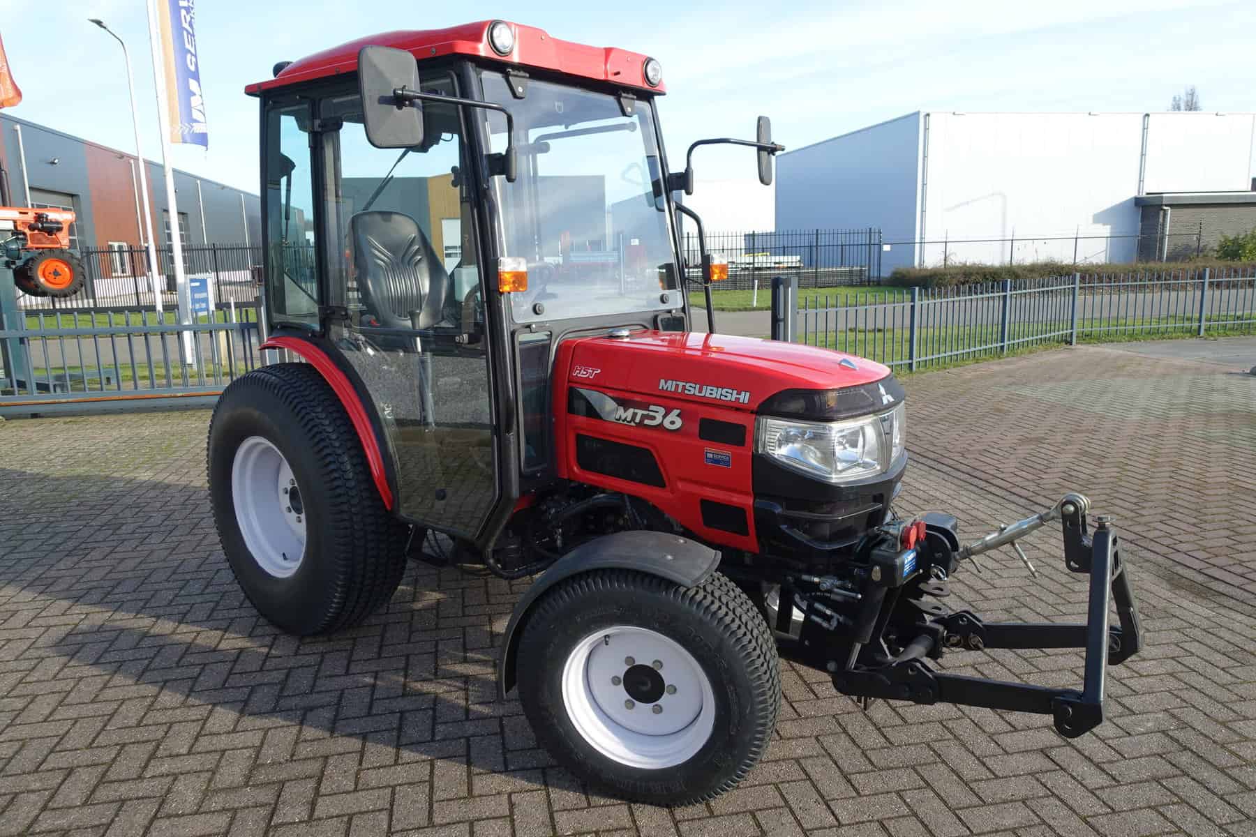 Mitsubishi MT36 4wd HST - Afbeelding 2