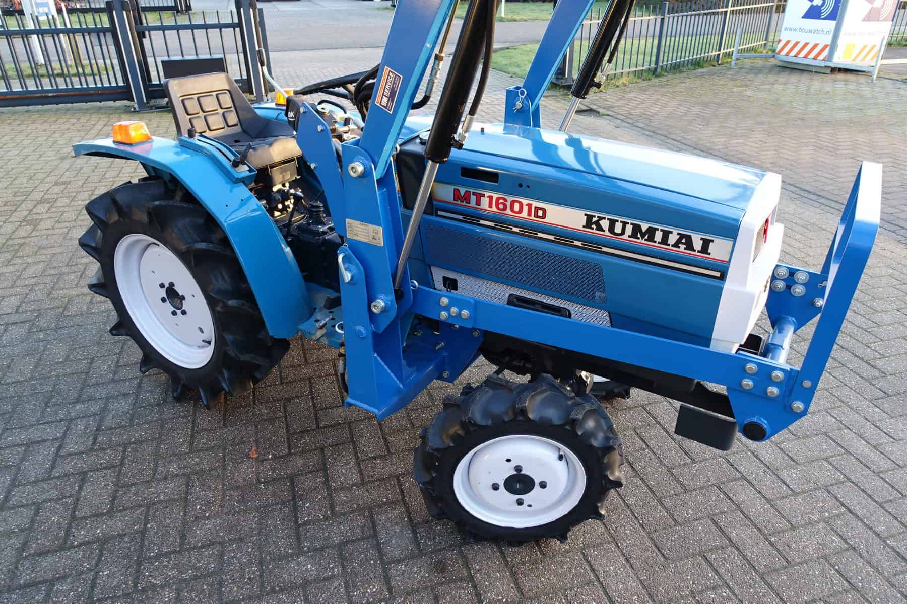 Mitsubsihi MT1601 4wd - Afbeelding 2