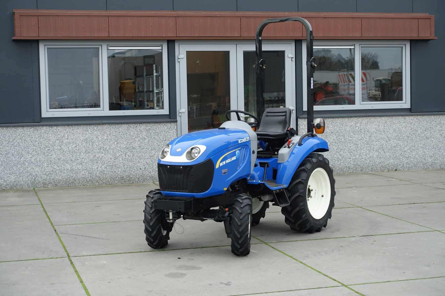 New Holland Boomer 25