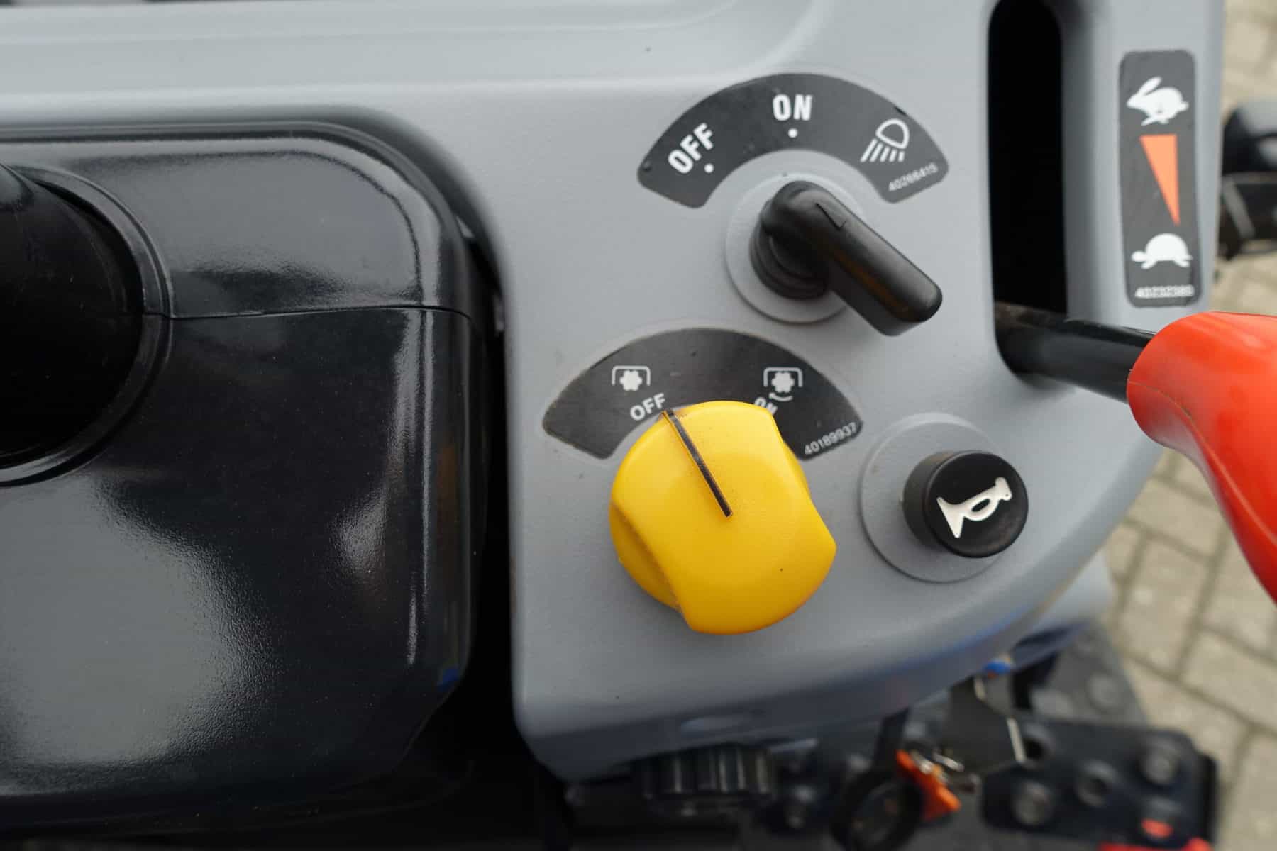 New Holland Boomer 30 - Afbeelding 15