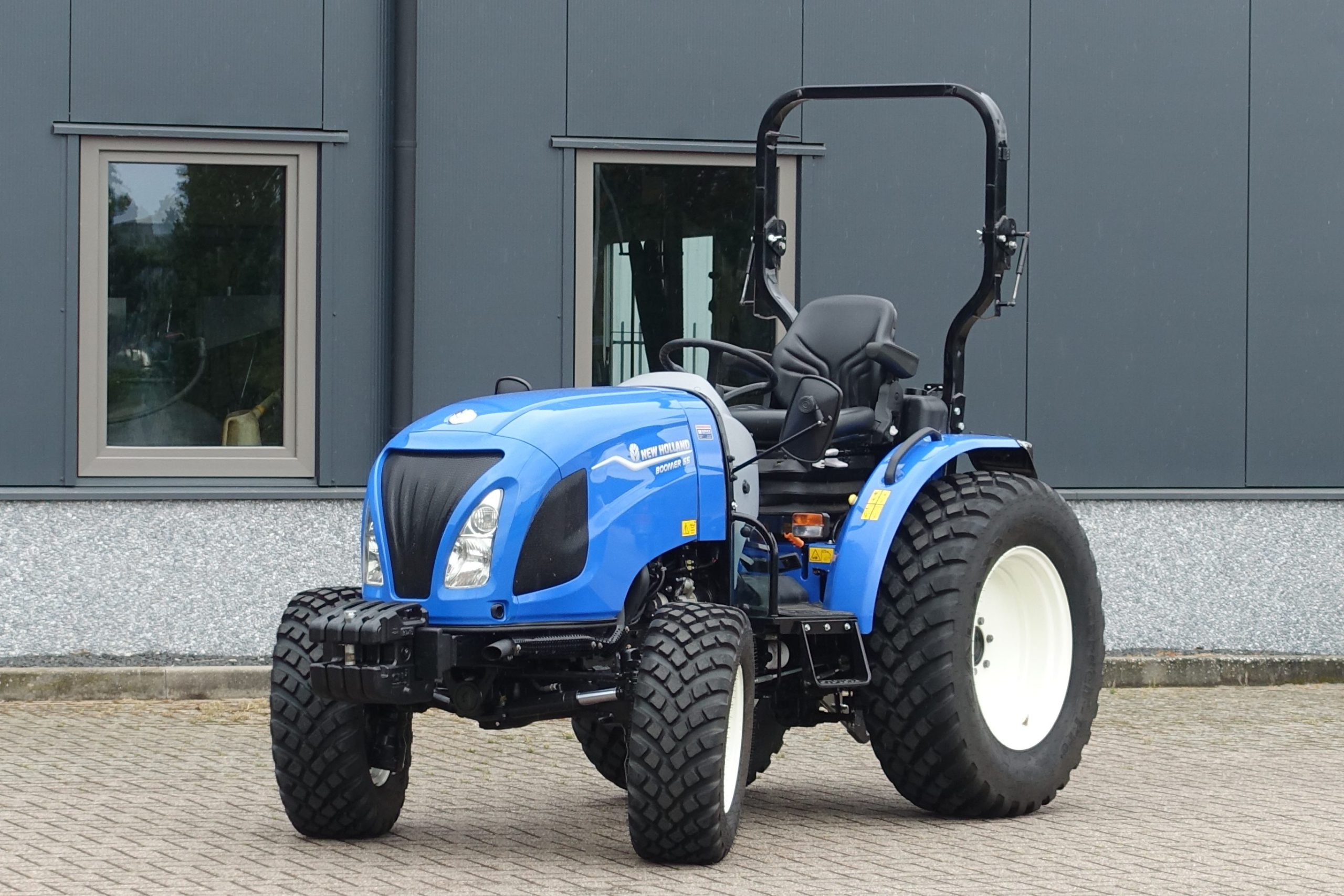 New Holland Boomer 55