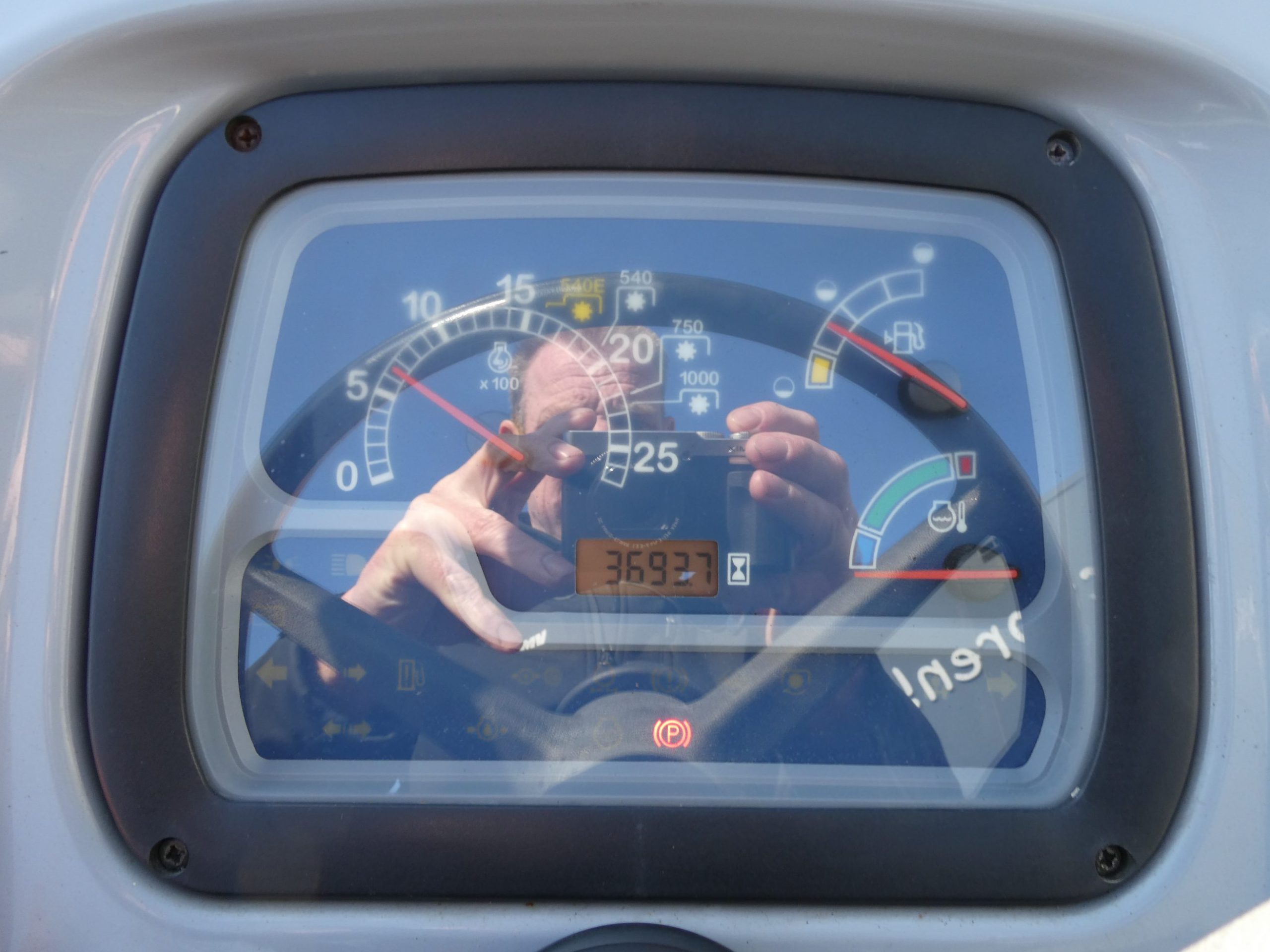 New Holland T3.65F 4wd - Afbeelding 12