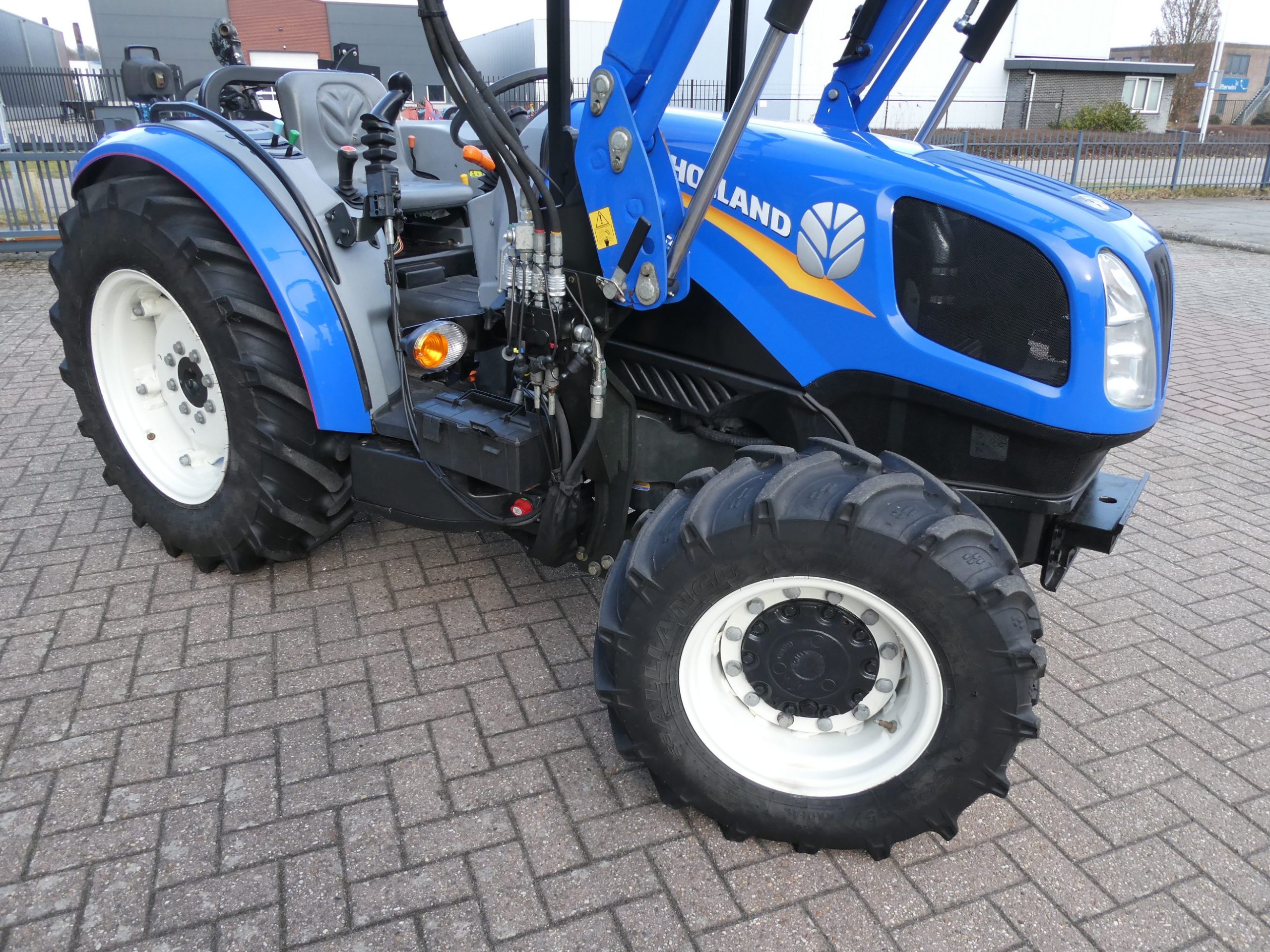 New Holland T3.65F 4wd - Afbeelding 4