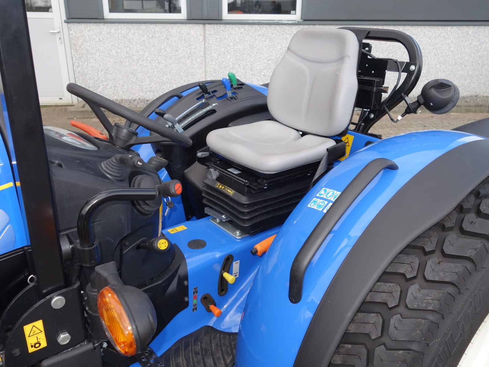 New Holland T3030 4wd - Afbeelding 8