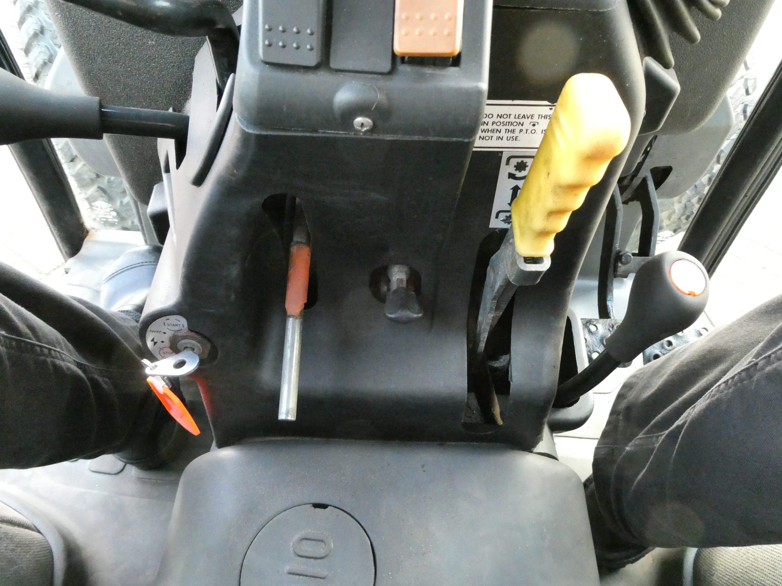 New Holland TCE50 4wd - Afbeelding 15